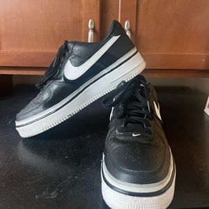 Black Nike Air Force 1s AF1s M10/W11.5